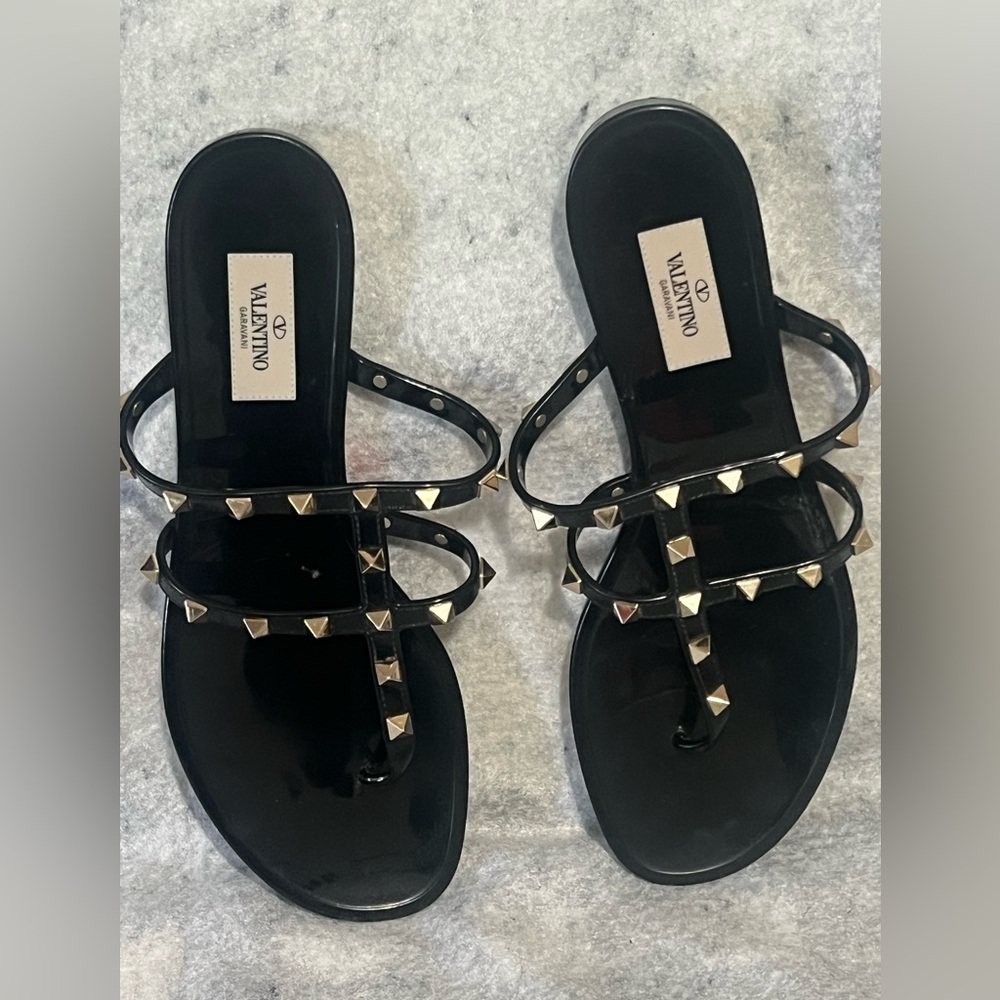 Valentino Garavani Rockstud Caged Black/Gold Flat PVC Jelly Sandals~40EU9.5-10US